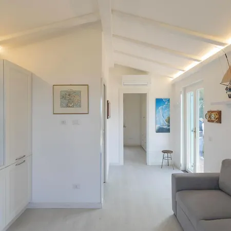 Il Nespolo - Helloelba Patresi
