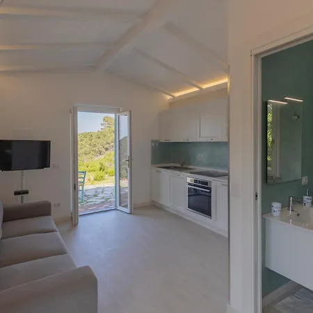 펜션 La Lucciola - Helloelba Patresi