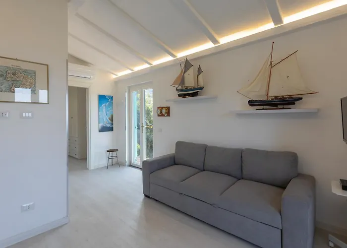 La Lucciola - Helloelba Patresi